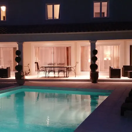Le Clos D'uzes - Bed & Breakfast 3*