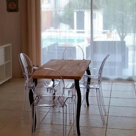Le Clos D'uzes - לינה וארוחת בוקר 3*
