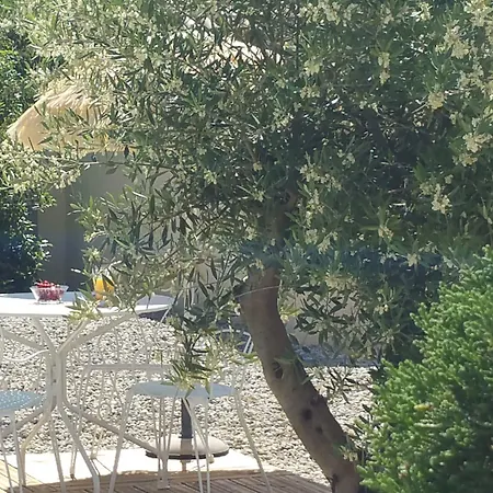 לינה וארוחת בוקר Le Clos D'uzes -
