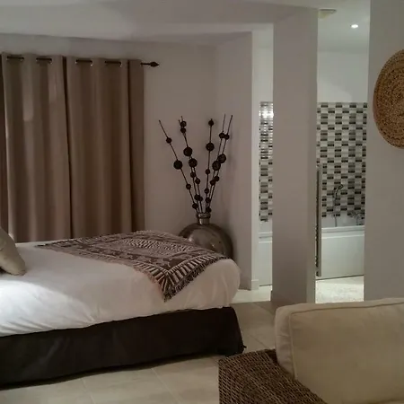 Le Clos D'uzes - Bed & Breakfast 3*