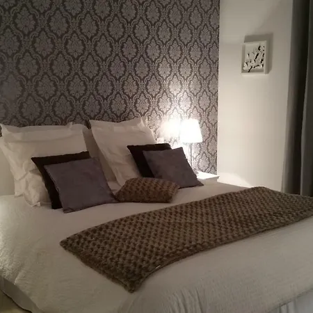 Le Clos D'uzes - Bed & Breakfast 3*