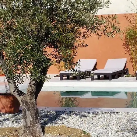 Le Clos D'uzes - Bed & Breakfast